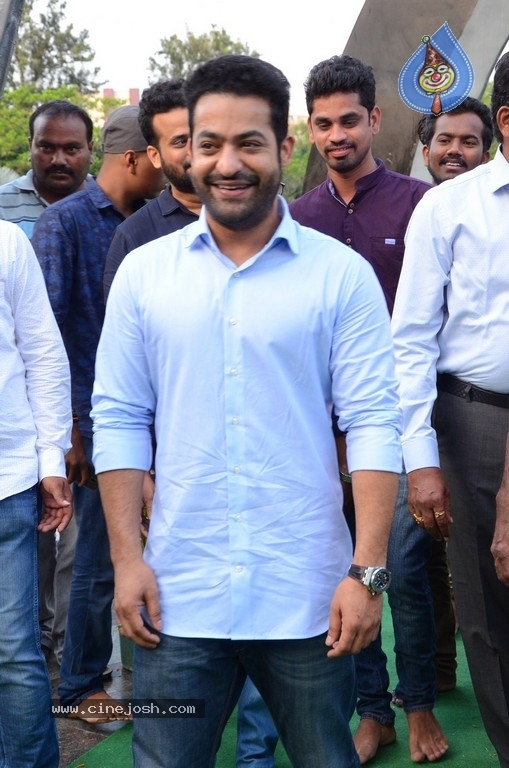 NTR Family Members Pay Tribute at NTR Ghat - 75 / 100 photos