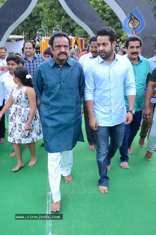 NTR Family Members Pay Tribute at NTR Ghat - 76 / 100 photos