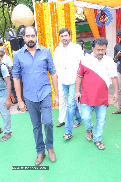 NTR Family Members Pay Tribute at NTR Ghat - 78 / 100 photos