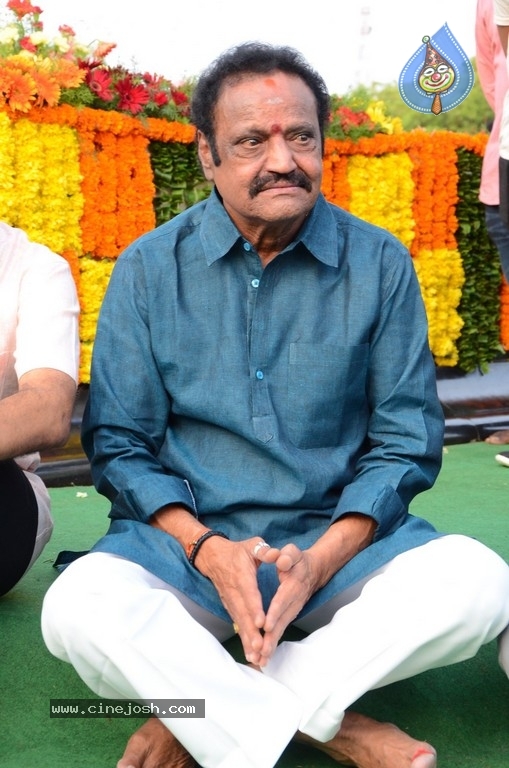 NTR Family Members Pay Tribute at NTR Ghat - 98 / 100 photos