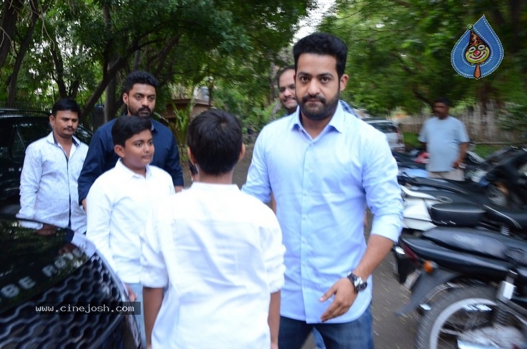 NTR Family Members Pay Tribute at NTR Ghat - 99 / 100 photos