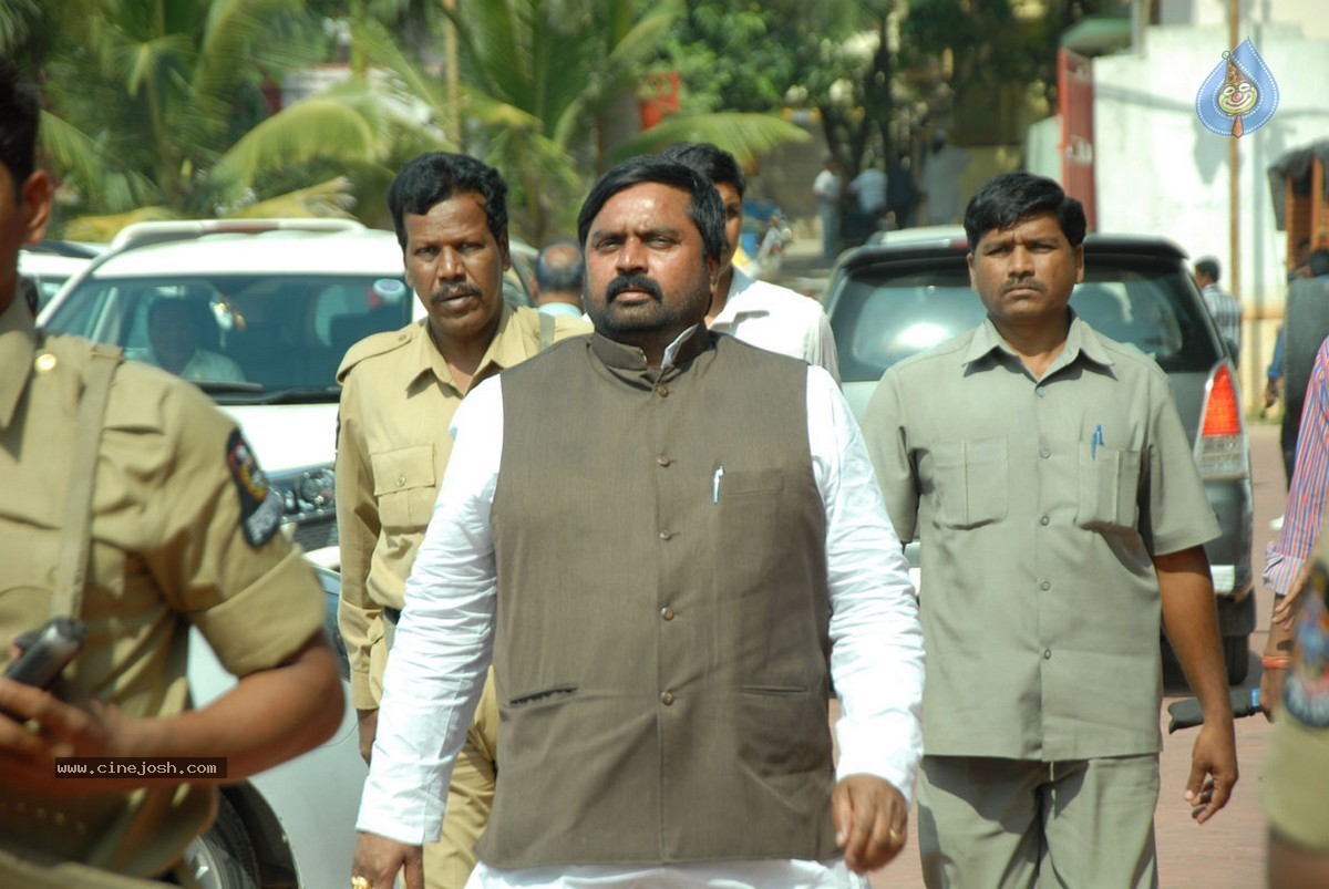 Nukarapu Suryaprakash Rao Daughter Grishma Wedding Photos - 105 / 136 photos