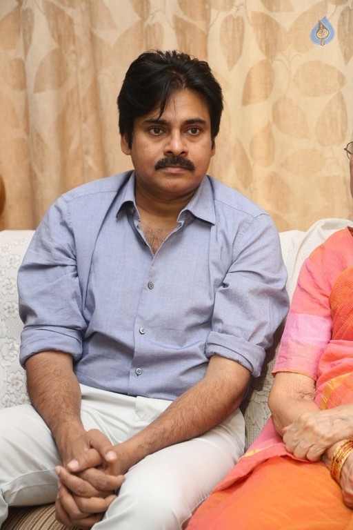 Pawan Kalyan and Trivikram Meets K Vishwanath - 10 / 77 photos