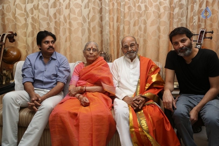 Pawan Kalyan and Trivikram Meets K Vishwanath - 27 / 77 photos