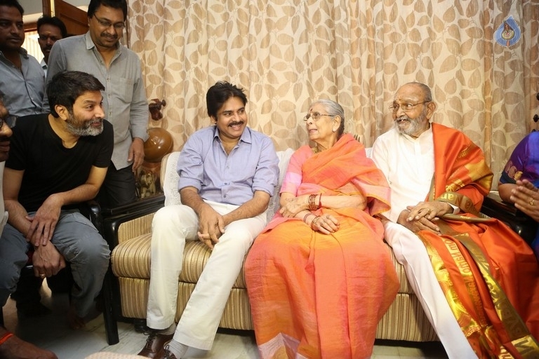 Pawan Kalyan and Trivikram Meets K Vishwanath - 33 / 77 photos