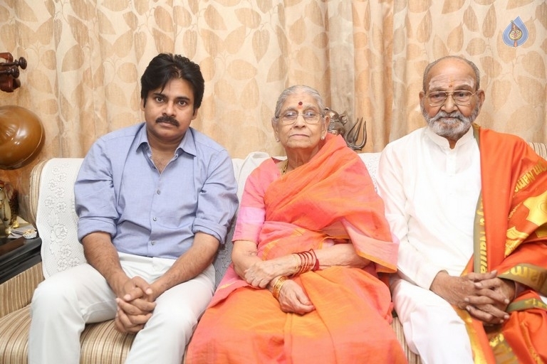 Pawan Kalyan and Trivikram Meets K Vishwanath - 47 / 77 photos