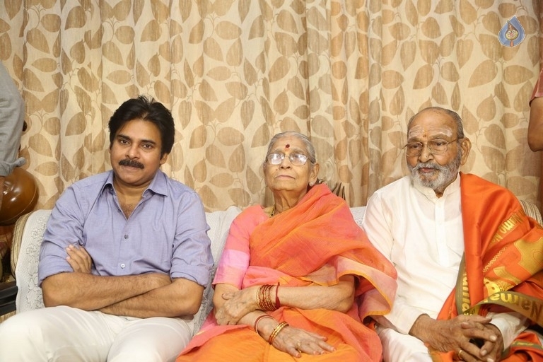 Pawan Kalyan and Trivikram Meets K Vishwanath - 62 / 77 photos