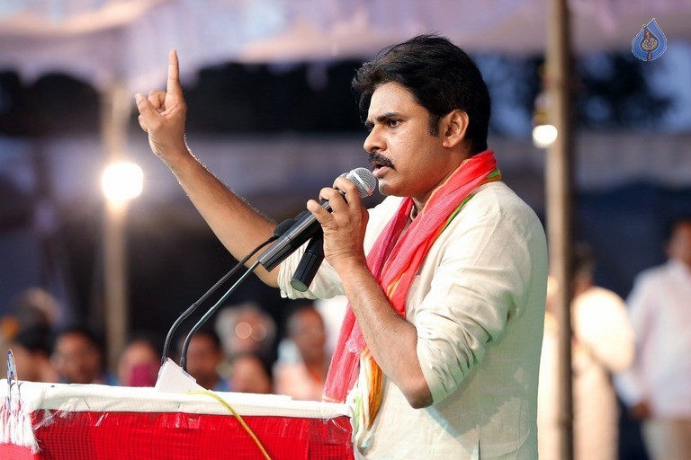Pawan Kalyan at Cheneta Garjana - 7 / 7 photos