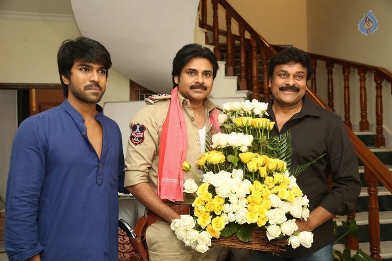 Pawan Kalyan meets Chiranjeevi - 72 / 74 photos