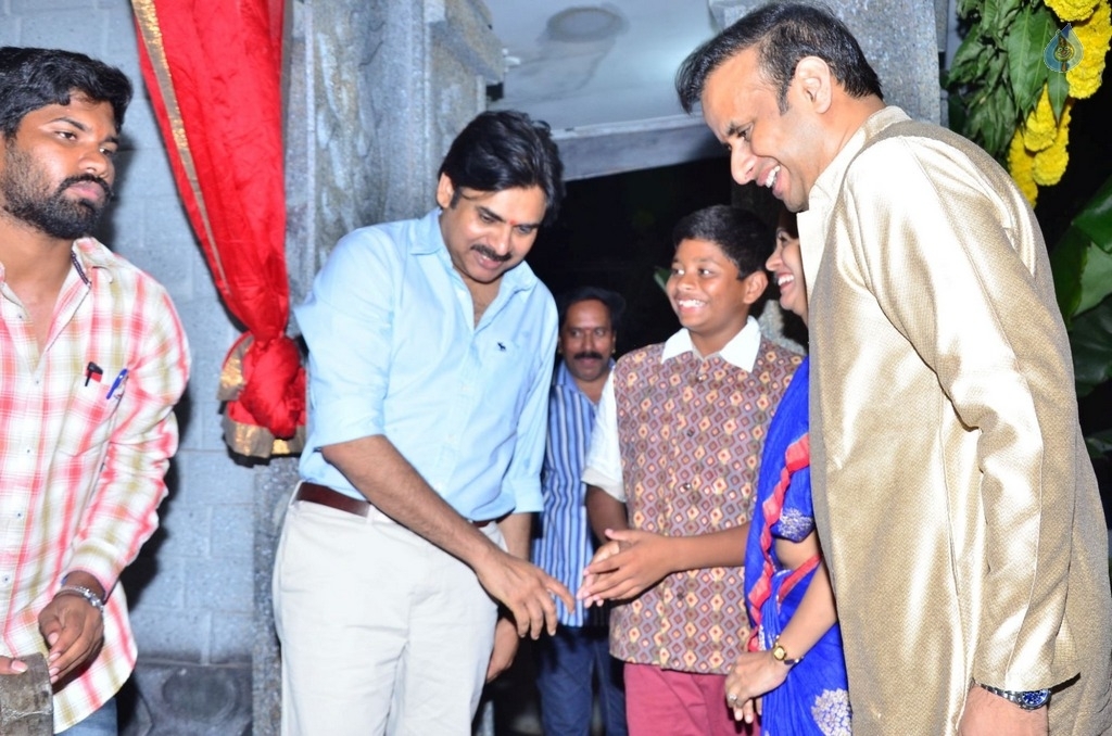 Pawan Kalyan Visits Andhra Prabha Ganapathi Pooja Photos - 32 / 41 photos