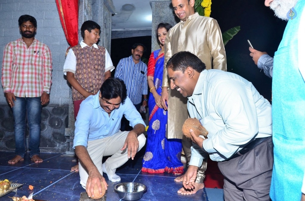 Pawan Kalyan Visits Andhra Prabha Ganapathi Pooja Photos - 35 / 41 photos
