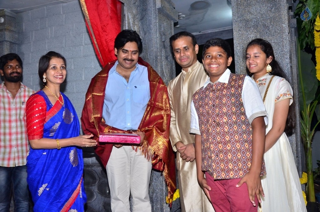 Pawan Kalyan Visits Andhra Prabha Ganapathi Pooja Photos - 36 / 41 photos