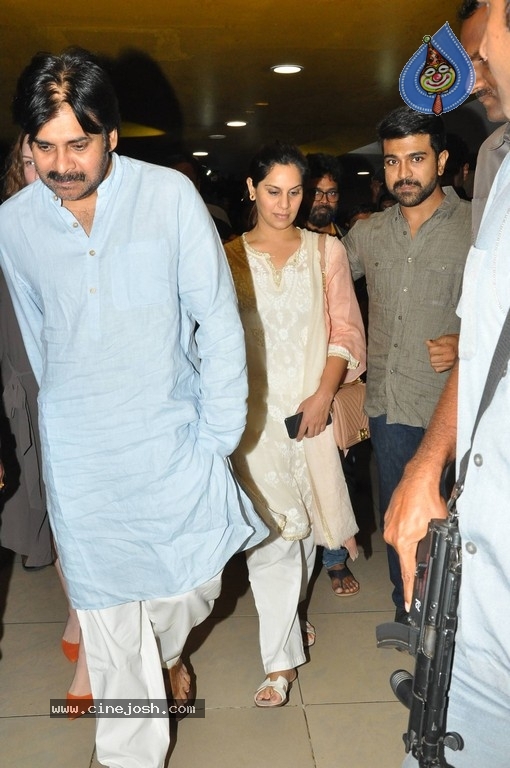 Pawan Kalyan Watches Rangasthalam Movie - 22 / 42 photos