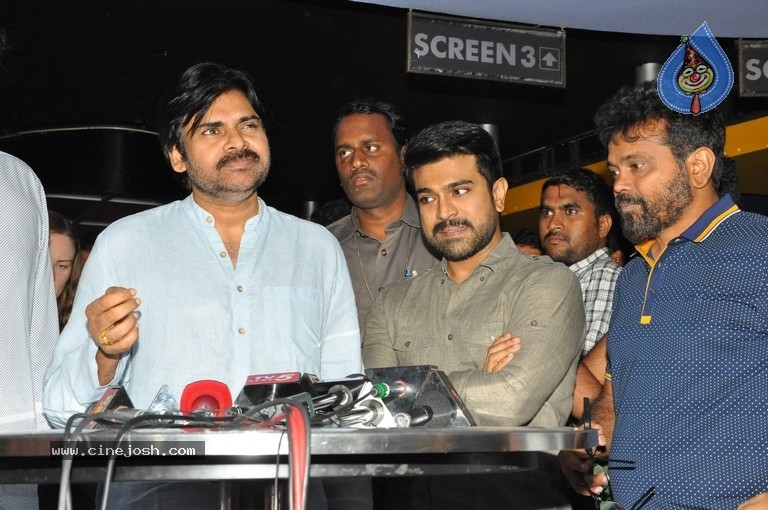 Pawan Kalyan Watches Rangasthalam Movie - 40 / 42 photos