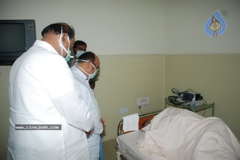 Political Leaders Meets Babu In NIMS - 23 / 39 photos