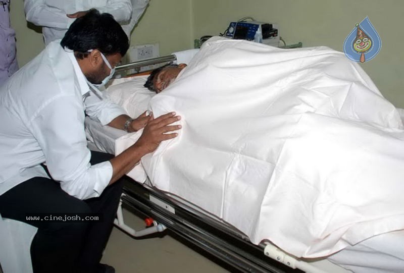 Political Leaders Meets Babu In NIMS - 25 / 39 photos