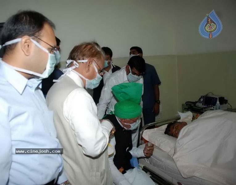 Political Leaders Meets Babu In NIMS - 27 / 39 photos