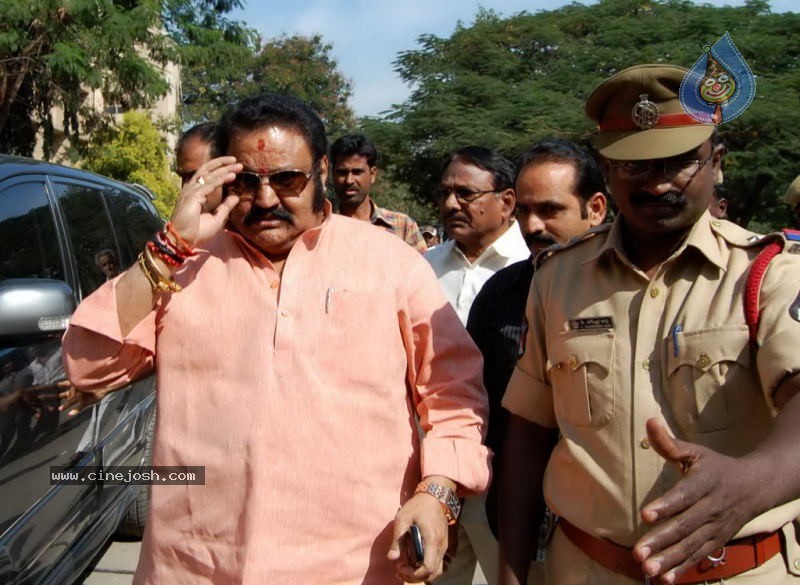 Political Leaders Meets Babu In NIMS - 28 / 39 photos