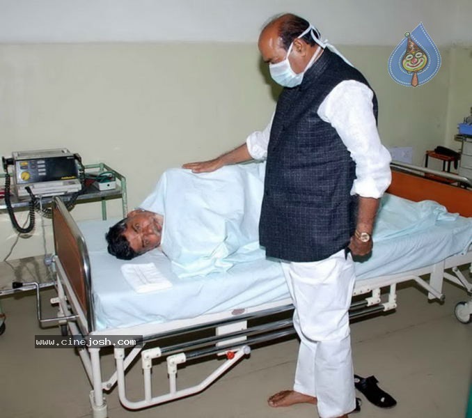 Political Leaders Meets Babu In NIMS - 30 / 39 photos