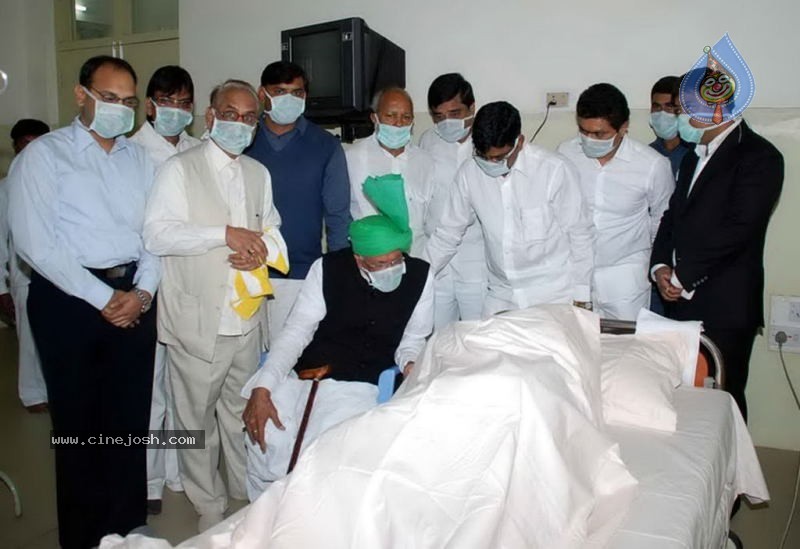 Political Leaders Meets Babu In NIMS - 39 / 39 photos