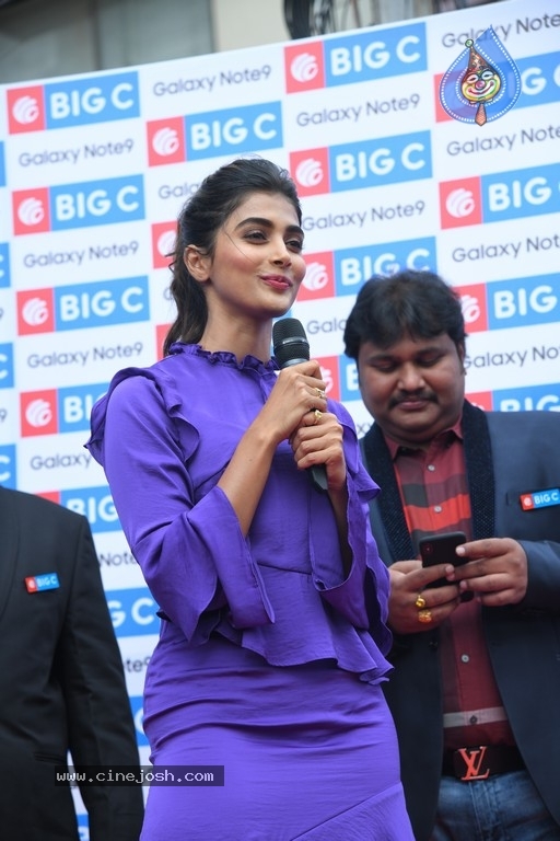 Pooja Hegde Launches Samsung Galaxy Note 9 Mobile - 2 / 26 photos