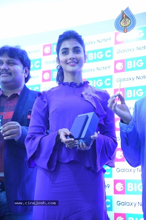 Pooja Hegde Launches Samsung Galaxy Note 9 Mobile - 11 / 26 photos