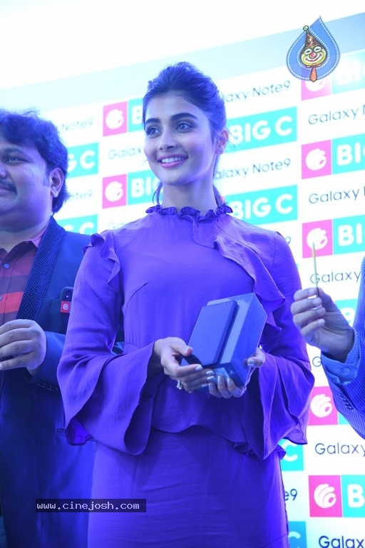 Pooja Hegde Launches Samsung Galaxy Note 9 Mobile - 17 / 26 photos