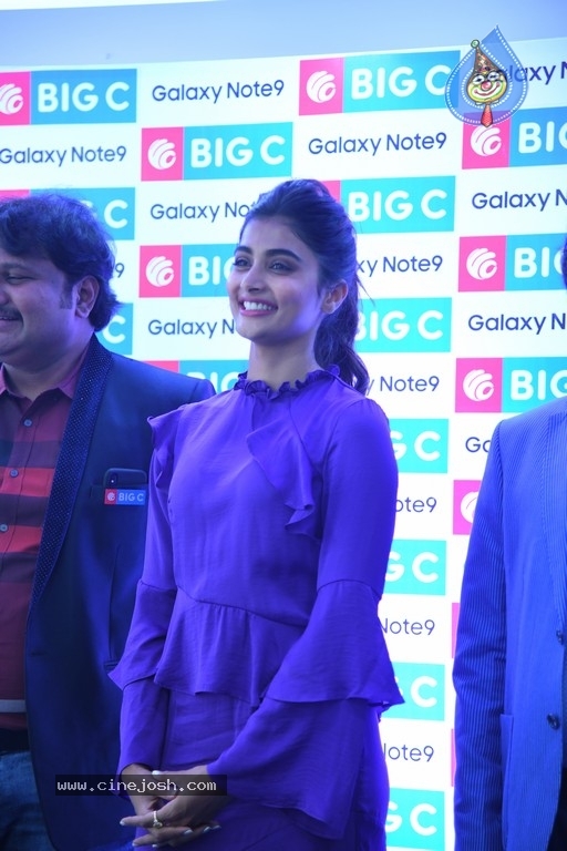 Pooja Hegde Launches Samsung Galaxy Note 9 Mobile - 18 / 26 photos