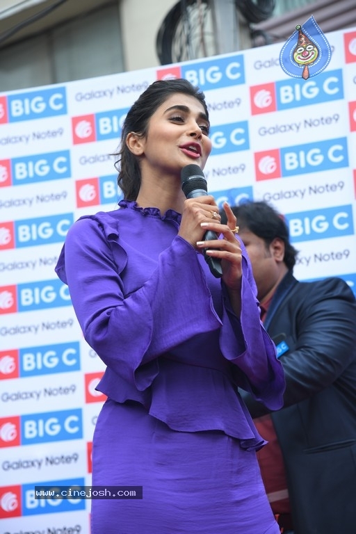 Pooja Hegde Launches Samsung Galaxy Note 9 Mobile - 19 / 26 photos