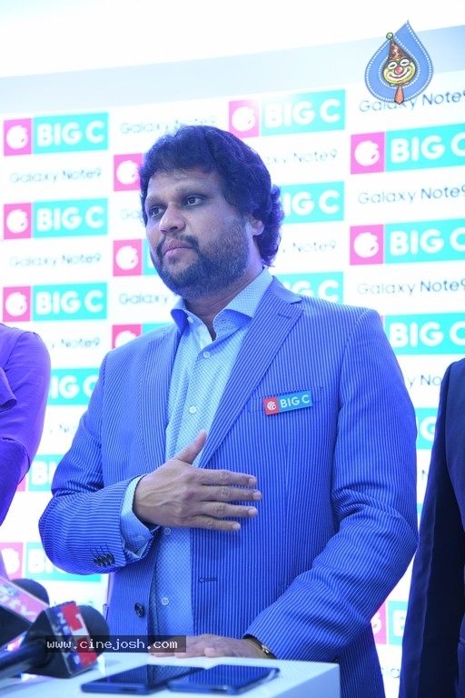 Pooja Hegde Launches Samsung Galaxy Note 9 Mobile - 20 / 26 photos