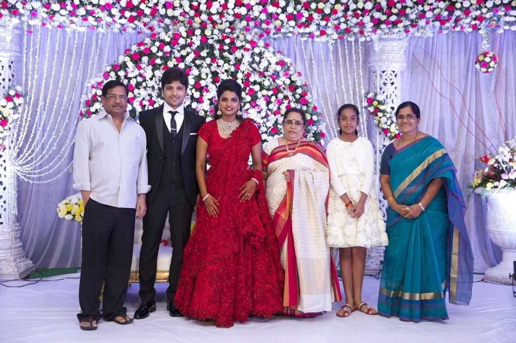 Prabhu Teju and Varsha Wedding Reception Photos - 25 / 58 photos