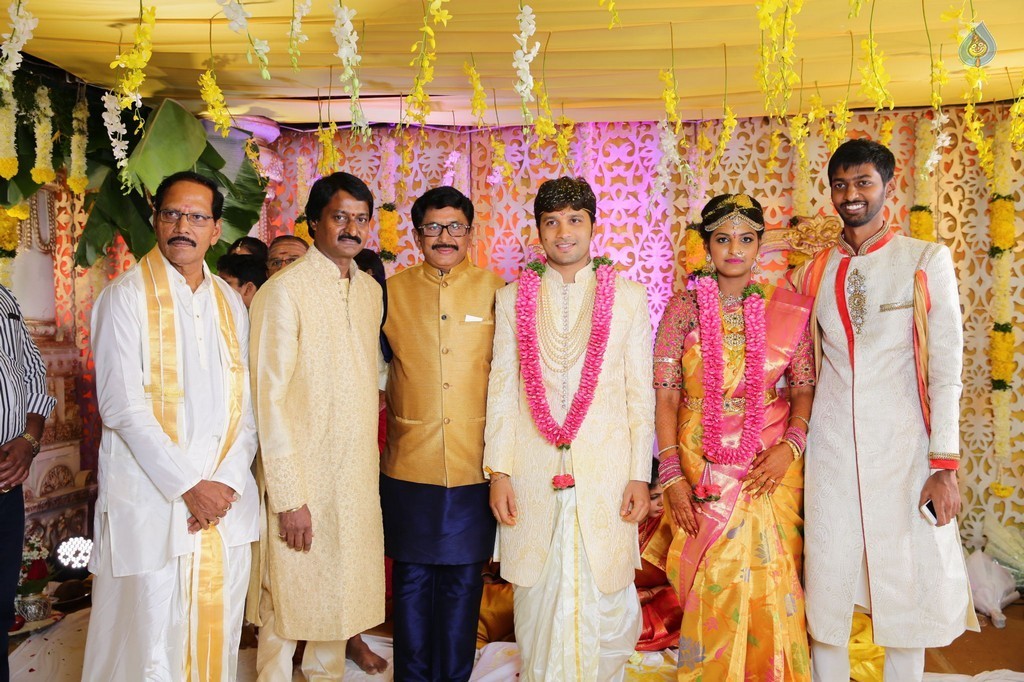 Prabhu Teju and Varsha Wedding Reception Photos - 28 / 58 photos