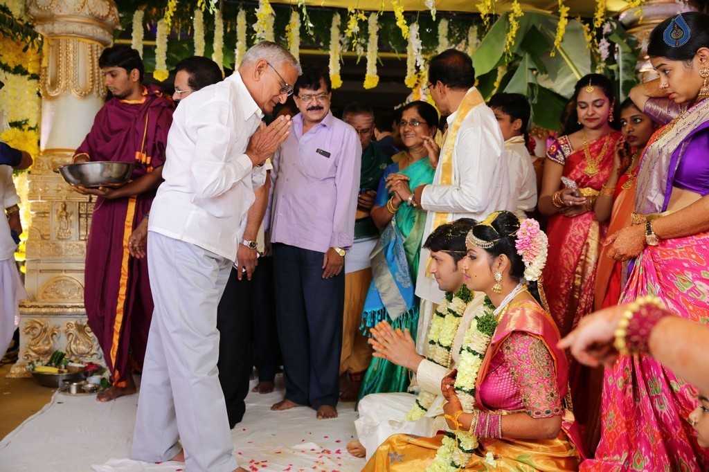 Prabhu Teju and Varsha Wedding Reception Photos - 39 / 58 photos