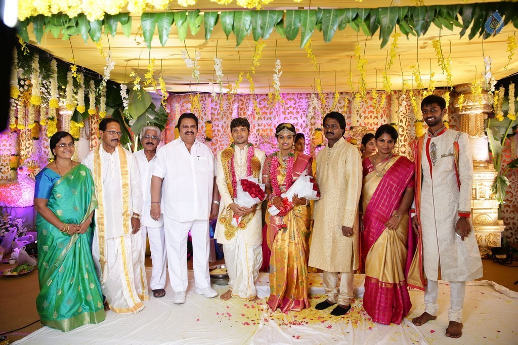 Prabhu Teju and Varsha Wedding Reception Photos - 41 / 58 photos