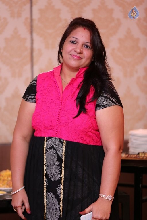 Pradeep and Radha Wedding Anniversary - 32 / 105 photos