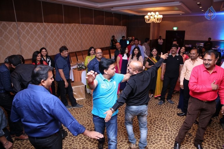 Pradeep and Radha Wedding Anniversary - 39 / 105 photos