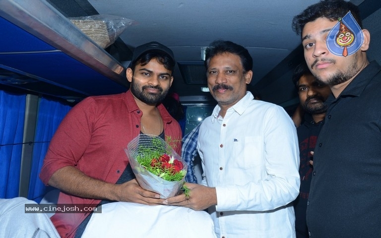 Prati Roju Panduga Movie Bus Tour Photos - 3 / 21 photos