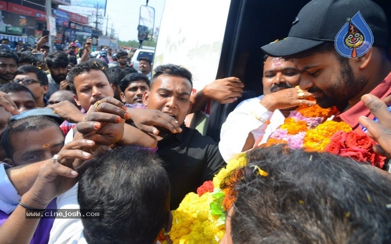 Prati Roju Panduga Movie Bus Tour Photos - 20 / 21 photos