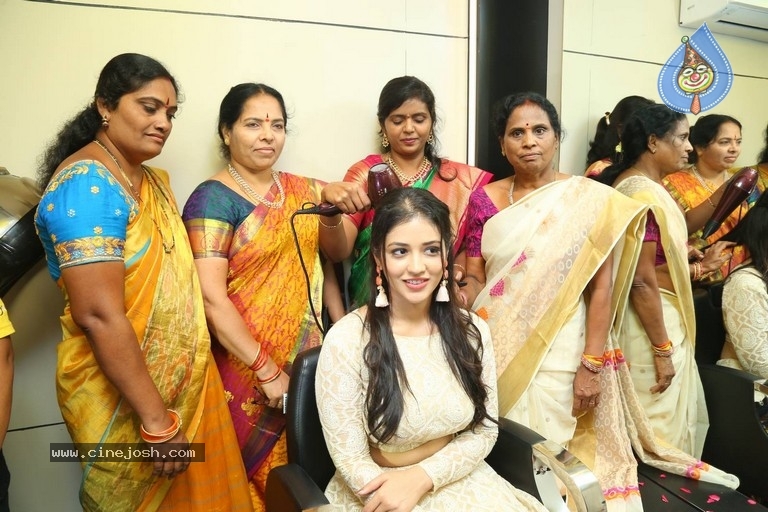 Priyanka Jawalkar Inaugurates Be You Salon - 4 / 30 photos