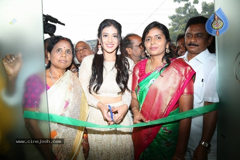 Priyanka Jawalkar Inaugurates Be You Salon - 14 / 30 photos