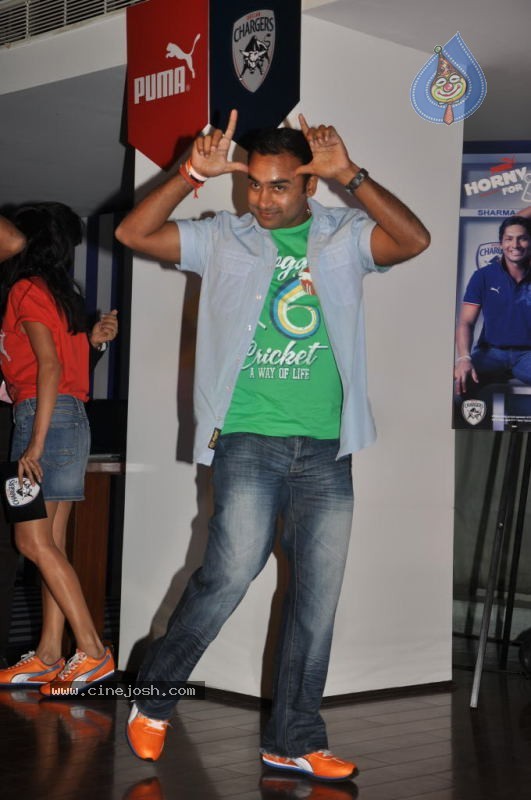 Puma Unveils Deccan Chargers Team Jersy and Fanwear - 23 / 79 photos