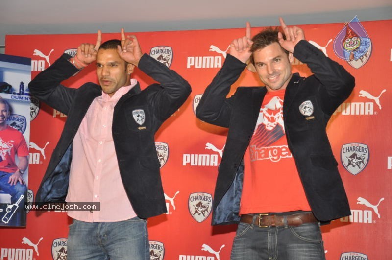 Puma Unveils Deccan Chargers Team Jersy and Fanwear - 34 / 79 photos