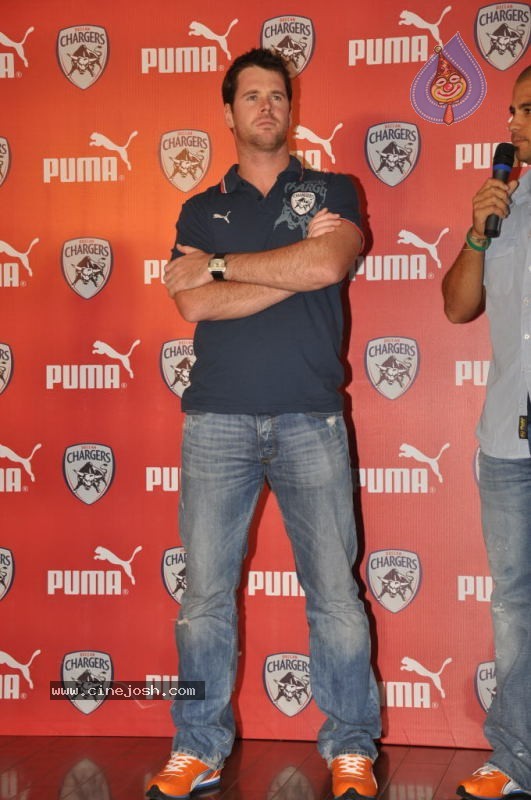 Puma Unveils Deccan Chargers Team Jersy and Fanwear - 36 / 79 photos