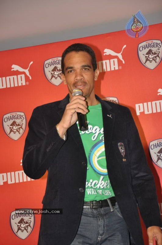 Puma Unveils Deccan Chargers Team Jersy and Fanwear - 59 / 79 photos