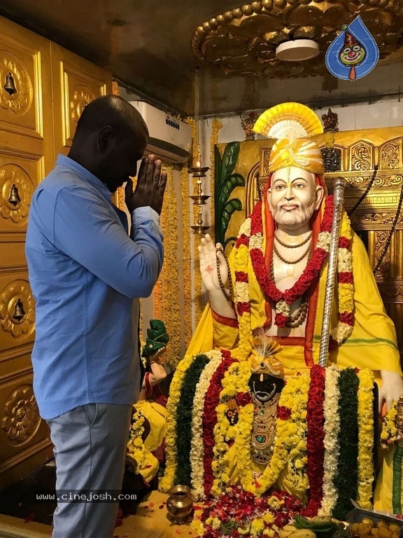 Raghava Lawrence Birthday Celebration Photos - 9 / 14 photos