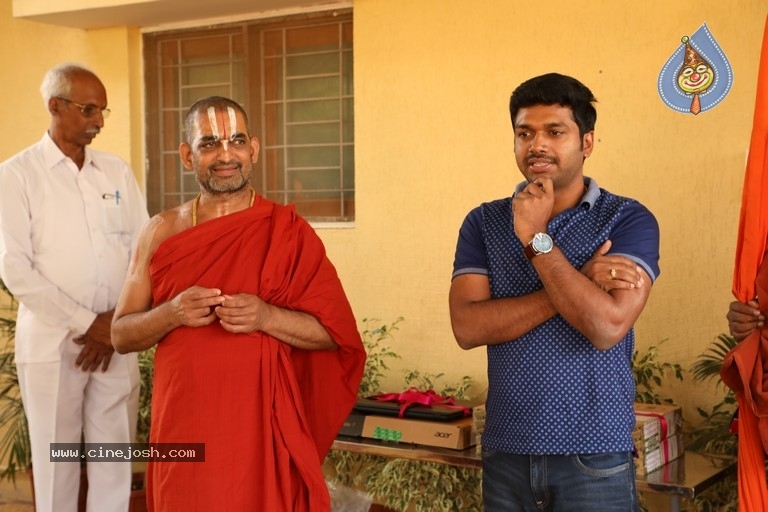 Raja The Great Team Donated Laptops to the Blind Children - 18 / 21 photos