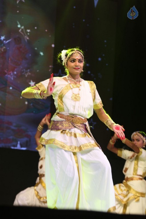 Ram Charan at Malla Reddy Engineering College - 3 / 62 photos