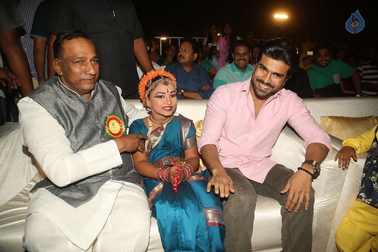 Ram Charan at Malla Reddy Engineering College - 8 / 62 photos