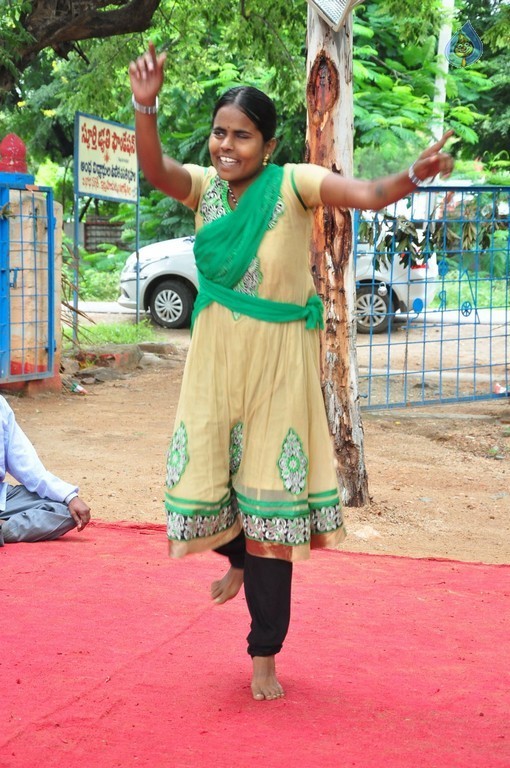 Ram Laxman Donates 1 Lakh for Sphoorthi Jyothi Foundation - 9 / 41 photos