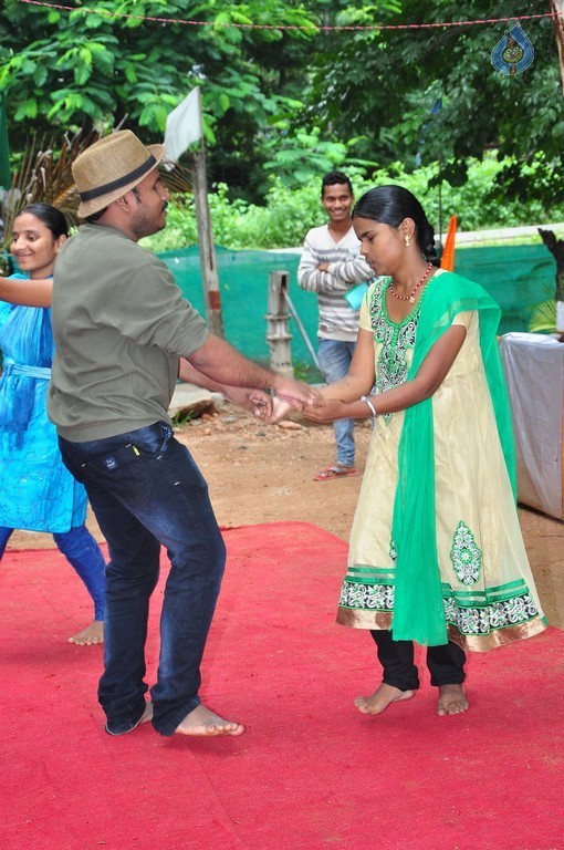 Ram Laxman Donates 1 Lakh for Sphoorthi Jyothi Foundation - 19 / 41 photos